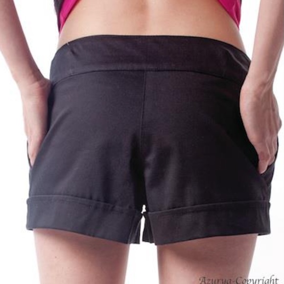 Black short asymmetric waist - Picture 2 of 3
